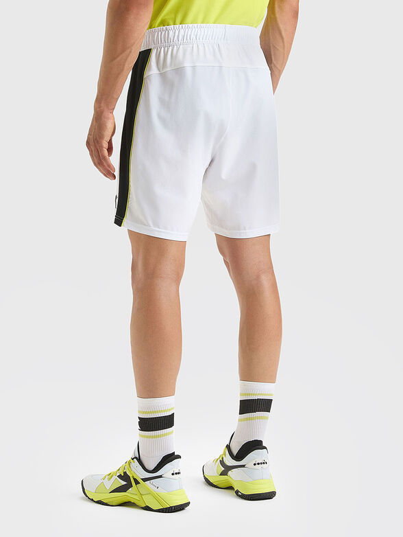 Спортни къси панталони с контрастна лента - 2