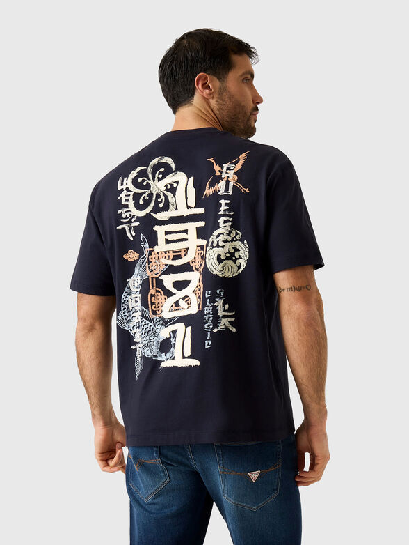 Cotton T-shirt with an accent on the back - 2
