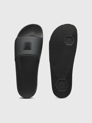 Black beach flip-flops with logo detail - 5
