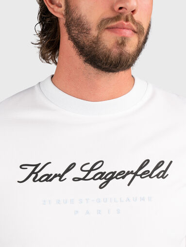 Black T-shirt with contrasting logo accent - 5