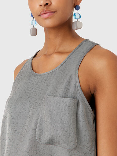 Top with front pocket - 4