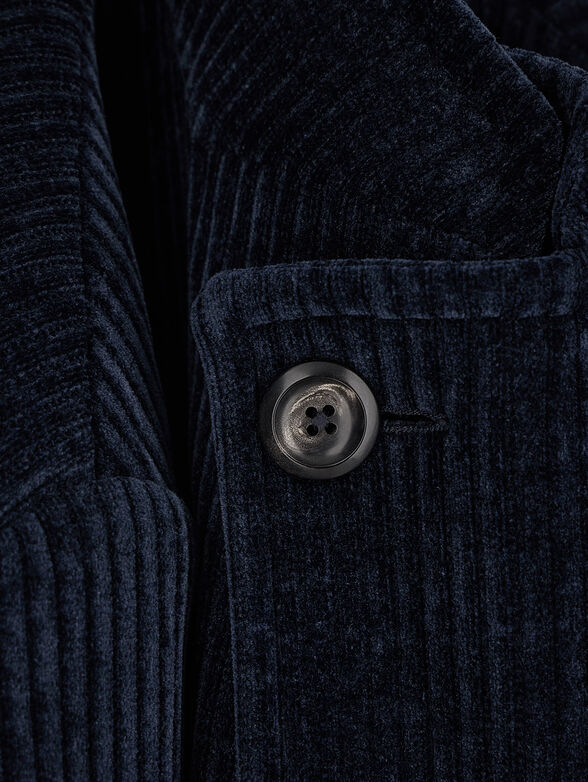 Jacket with an asymmetrical closure - 6