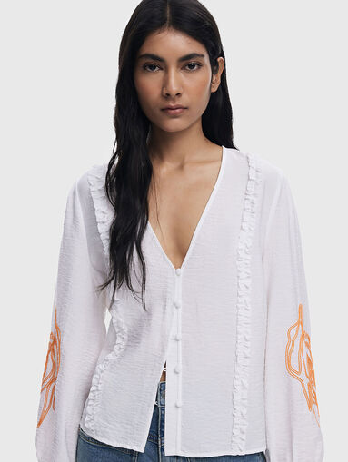 Long sleeved shirt with accent embroidery - 4