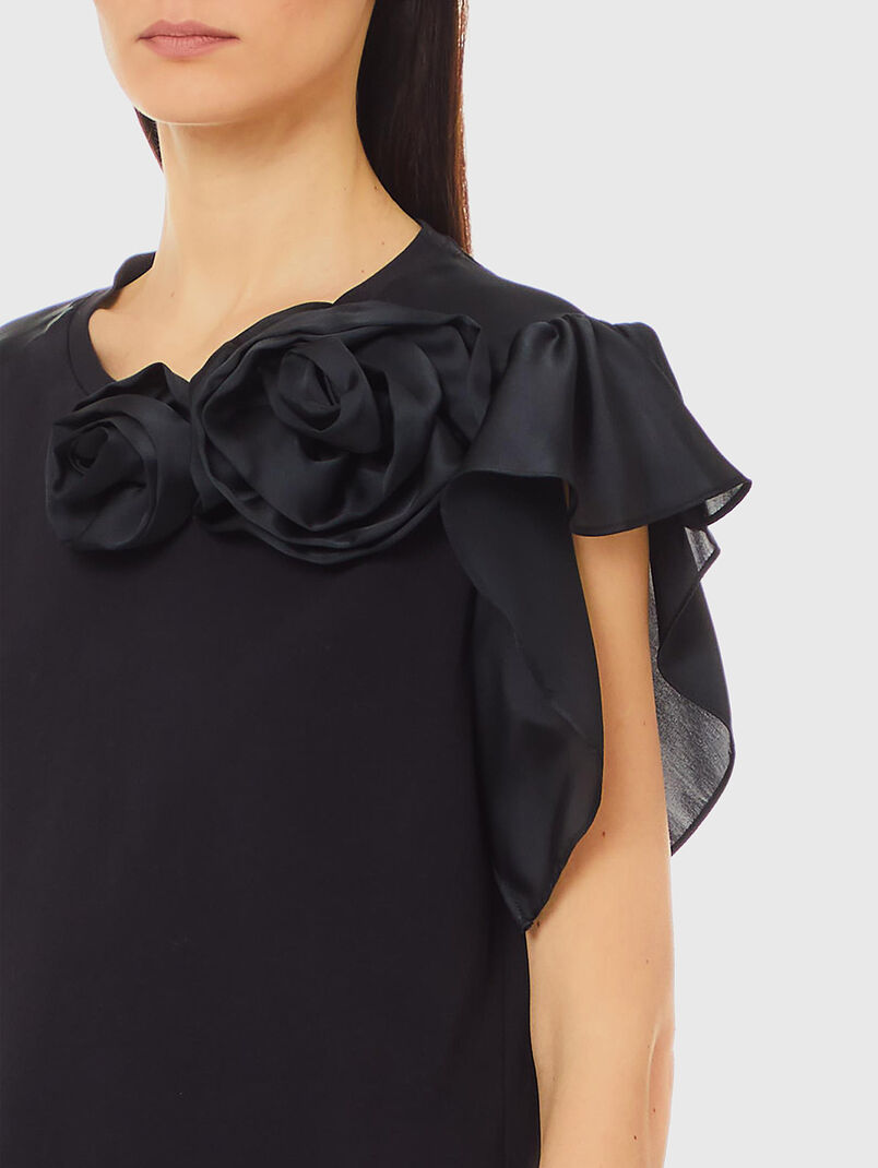 Blouse with roses on the shoulder - 3