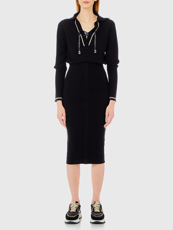Black V-neck dress - 1