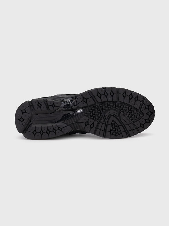 1906R sports shoes in black - 4