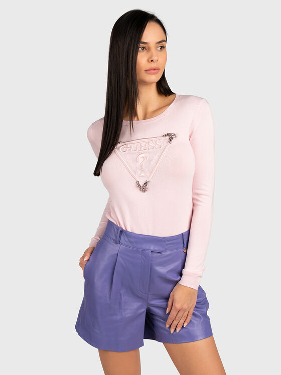 Пуловер INES в розов цвят с триъгълна бродерия - 1