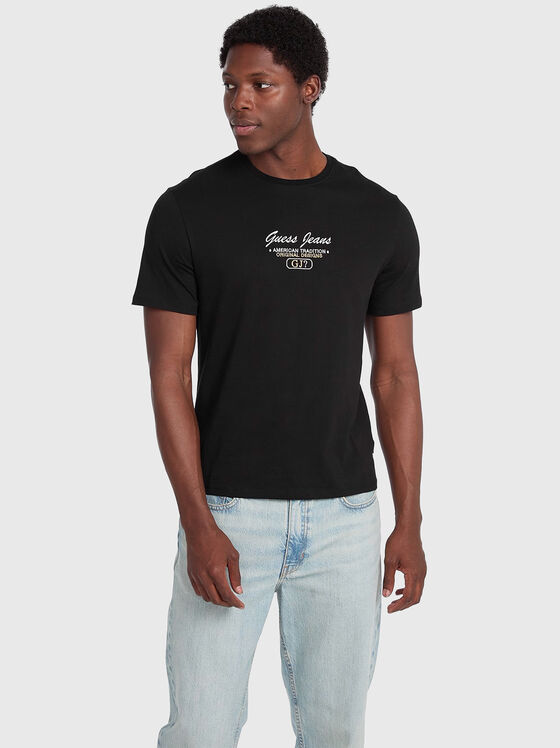 Slim T-shirt with oval neckline - 1