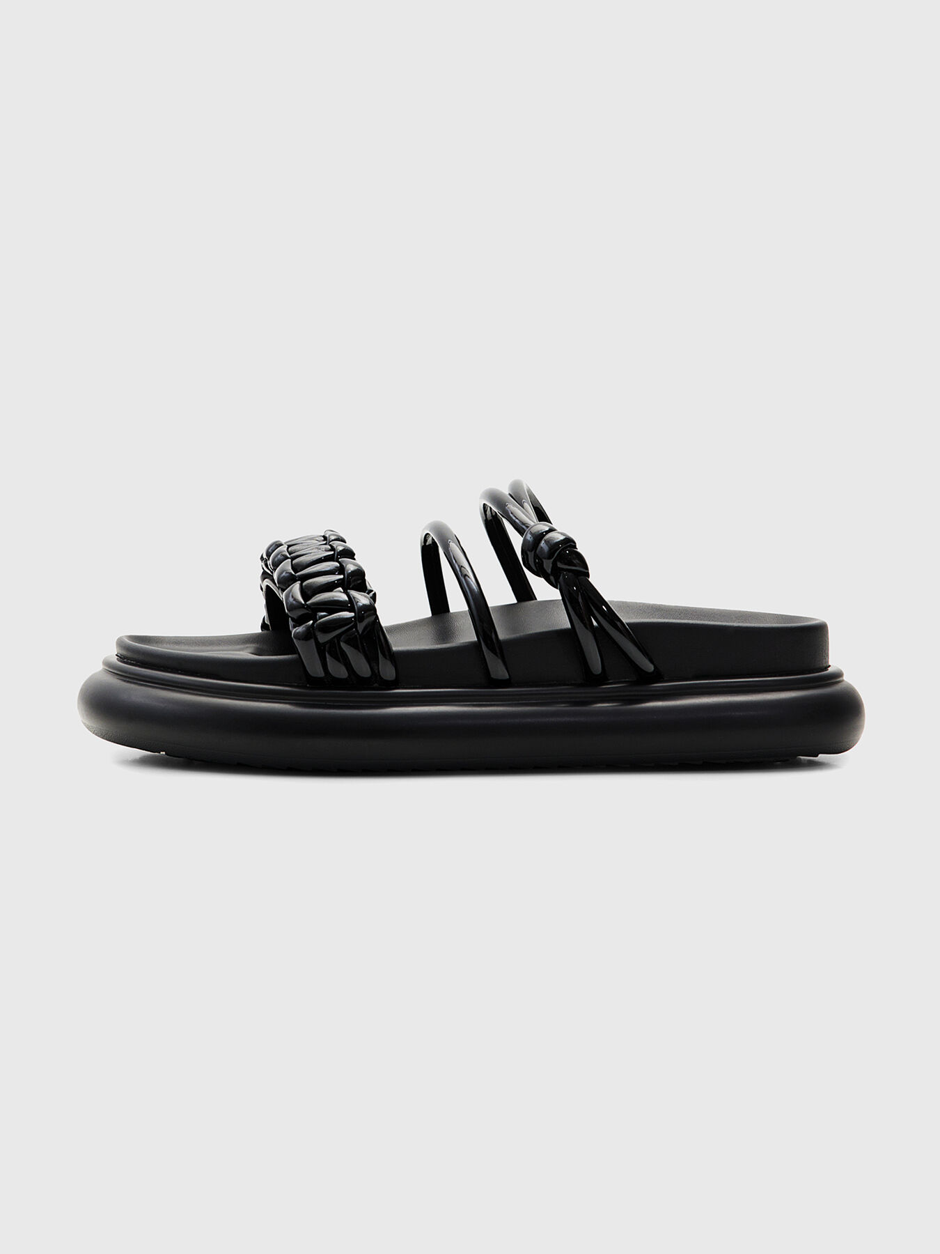 Slippers with braided details brand DESIGUAL Globalbrandsstore en