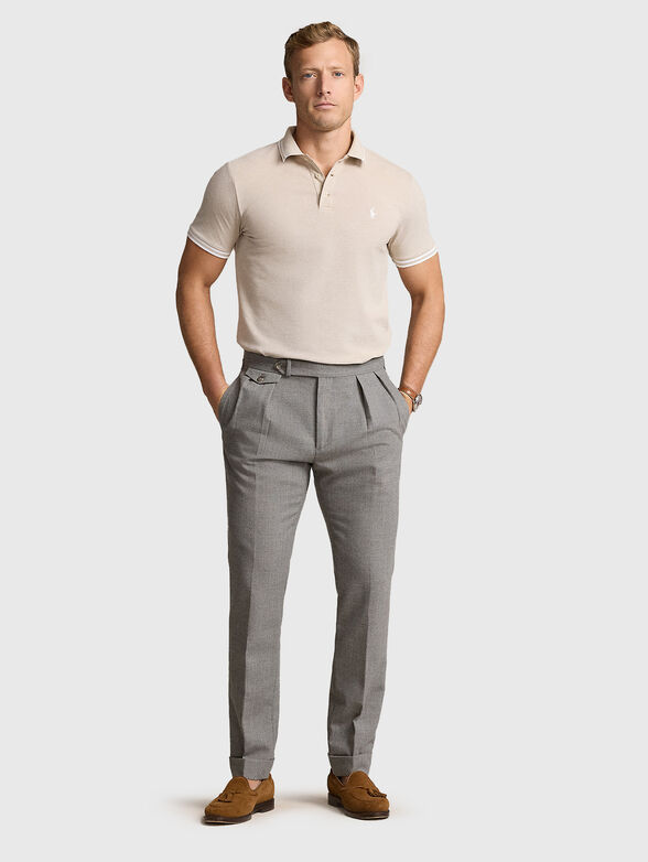 Polo shirt in beige with contrasting logo  - 1