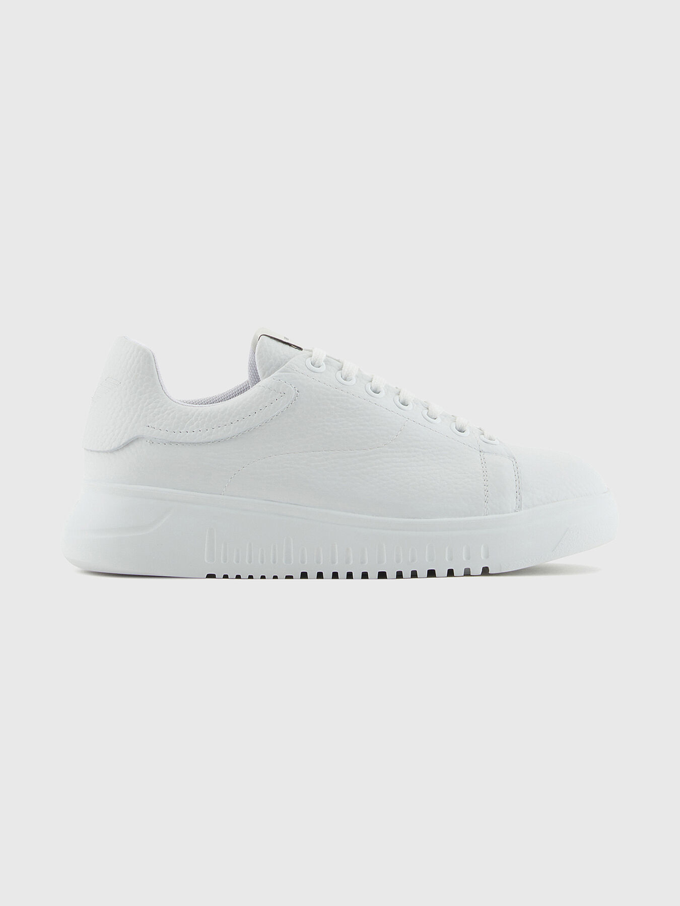 White leather sports shoes brand EMPORIO ARMANI Globalbrandsstore en