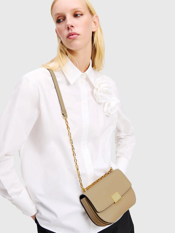 Crossbody bag with chain handle - 2