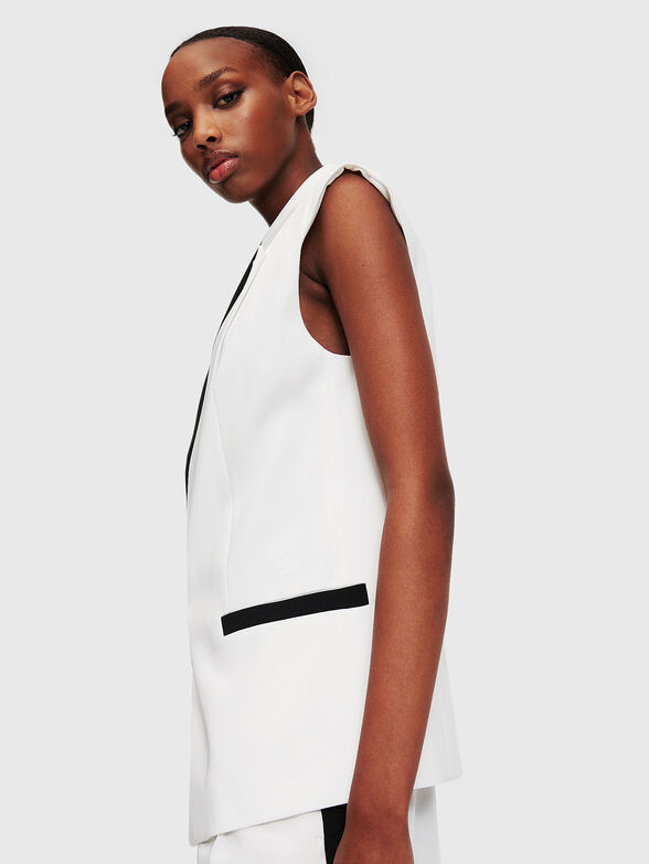 White vest with contrasting details - 4