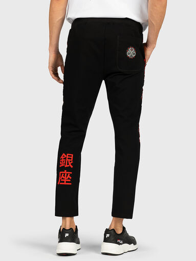 Sports pants with contrasting print - 3