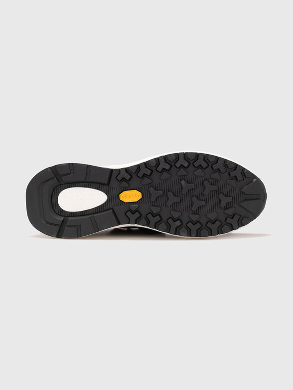 Black sport shoes - 5