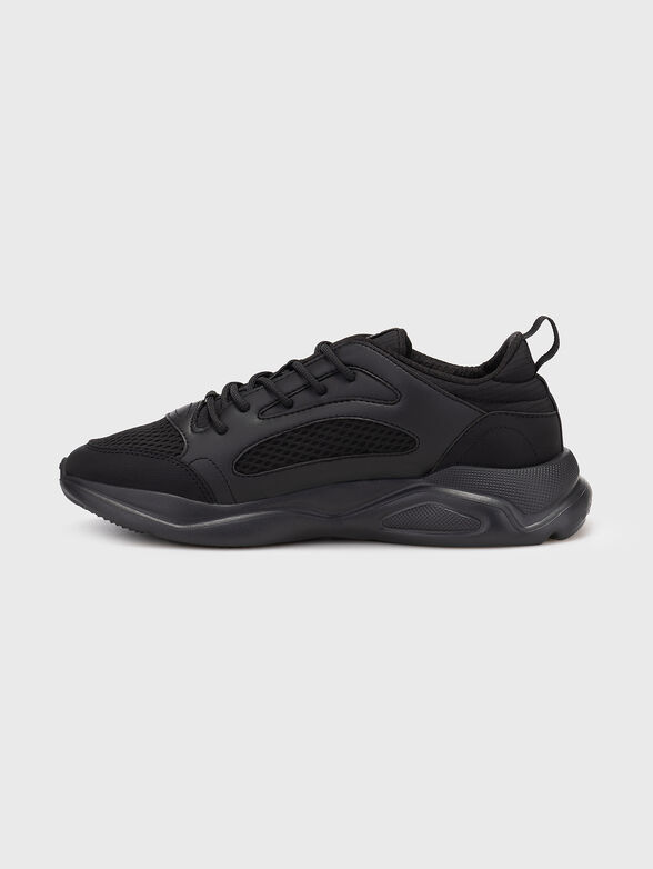 Black sports shoes with logo - 4