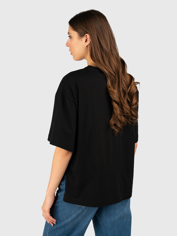 Oversized T-shirt with accent pocket - 2