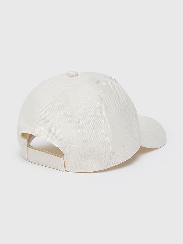 Cap with an embroidered logo - 2