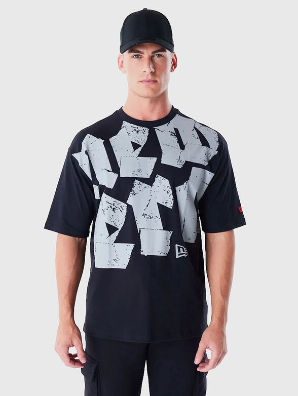 T-shirt with an accent print - 1