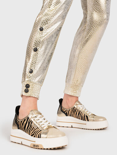 Pants with snake texture - 4