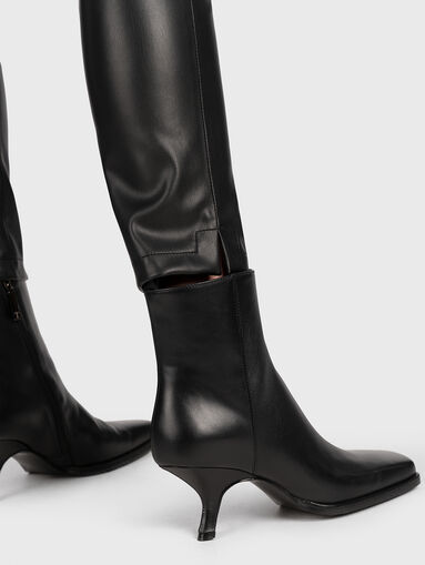 Black eco leather trousers with darts and pockets - 4