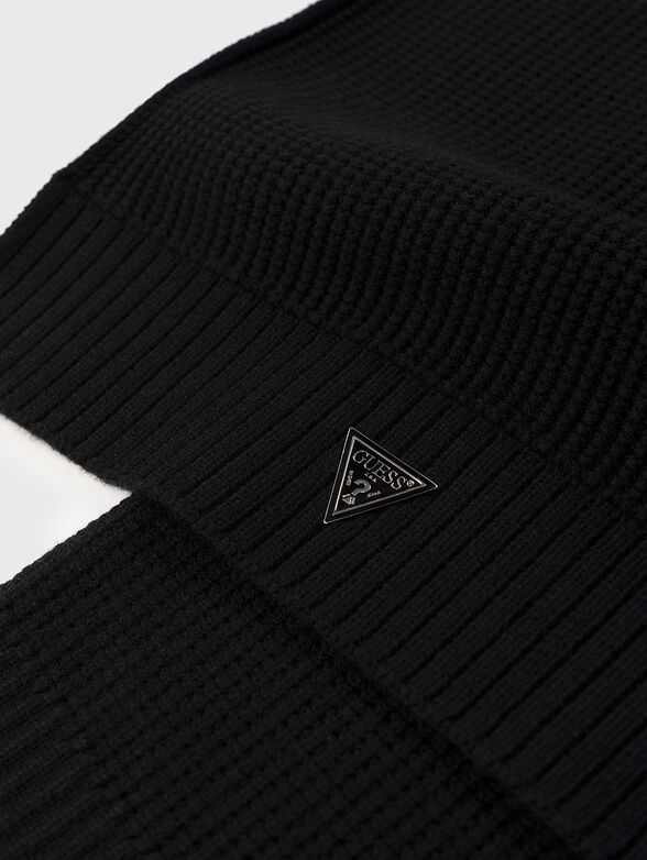 Hat and scarf set with triangular logo - 5