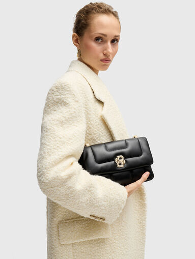 Quilted crossbody bag with gold details - 4