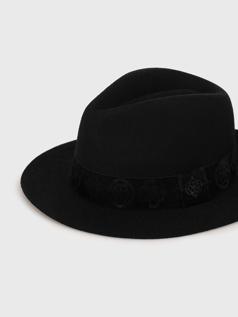 Hat in black color - 3