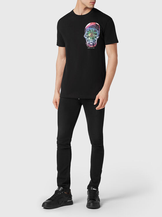 Черна тениска от памук с многоцветен принт - 2