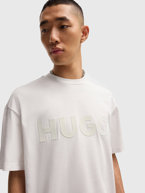 Cotton T-shirt with oval neckline in beige - 4