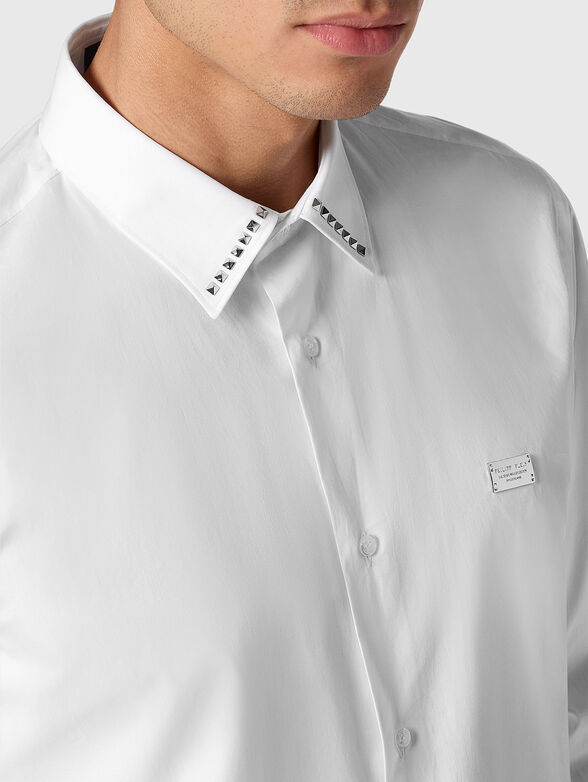 Logo patch shirt in black  - 4