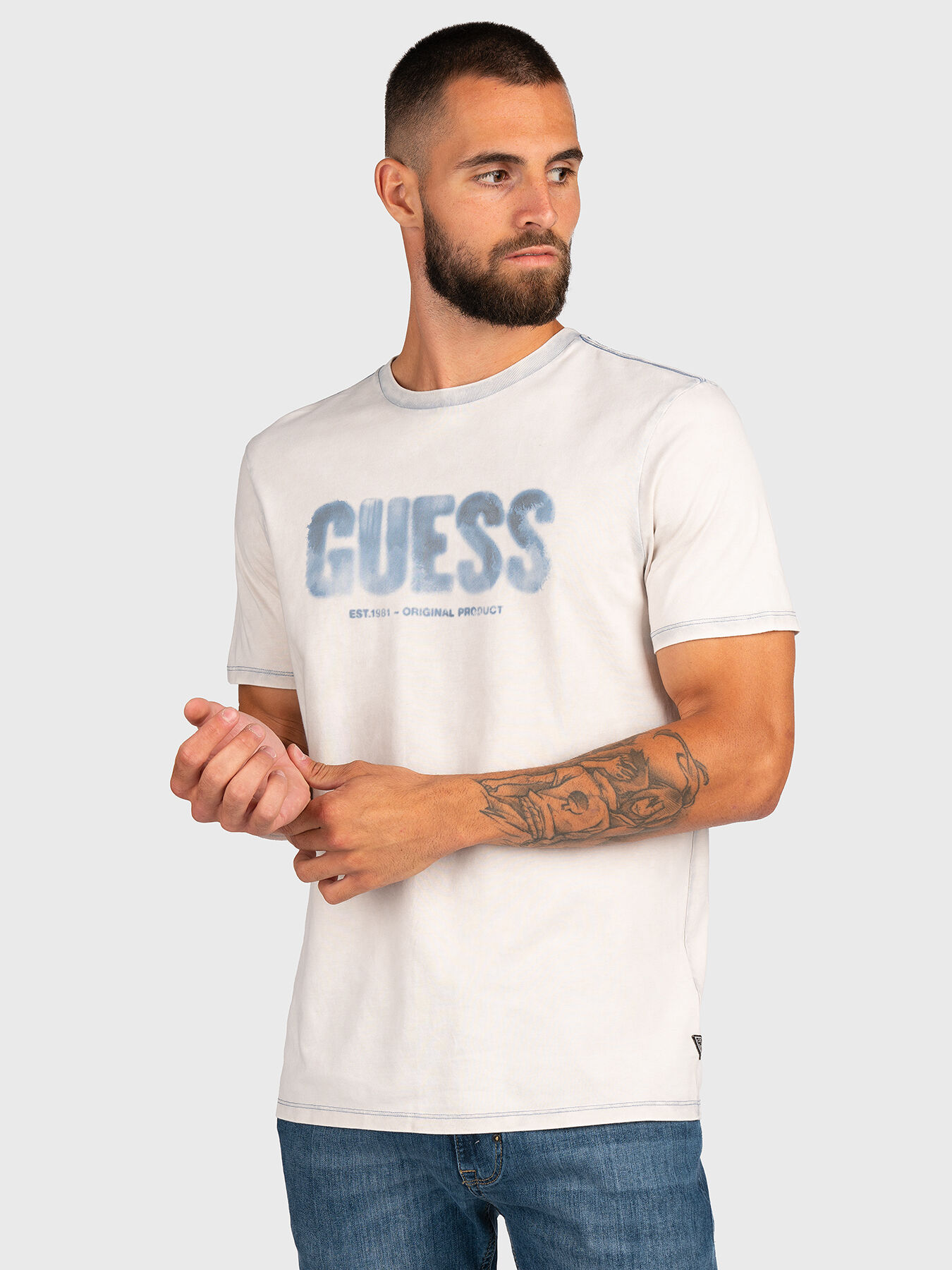 T shirt with logo detail brand GUESS Globalbrandsstore en