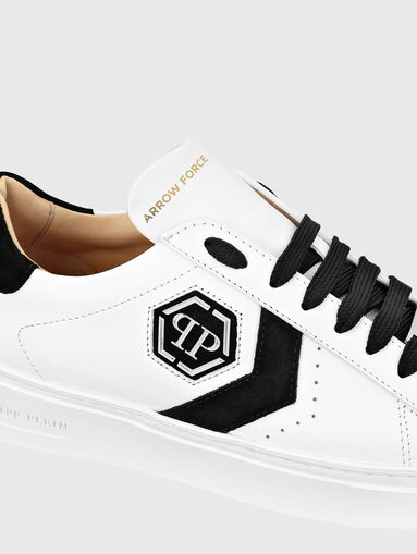 Sports shoes with logo - 3