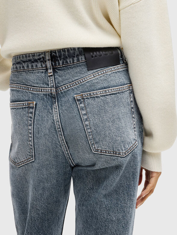 High-waisted jeans - 2