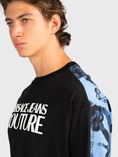 T-shirt with print on the back - 4