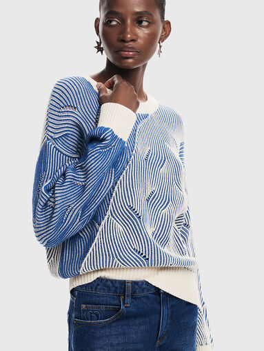 Sweater with oval neckline - 5