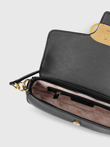 Beige crossbody bag with gold details - 5