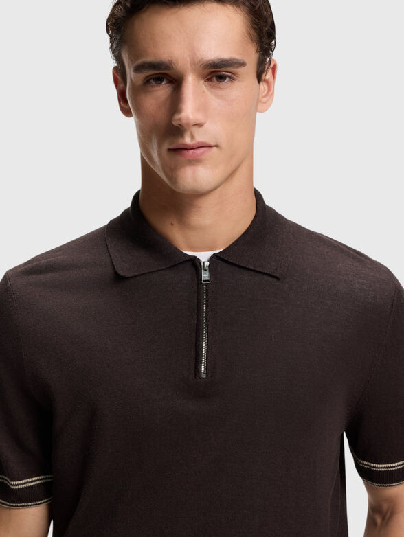 Short-sleeved sweater with a zip on the collar - 4