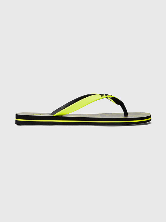 Плажни обувки със зелен детайл - 1