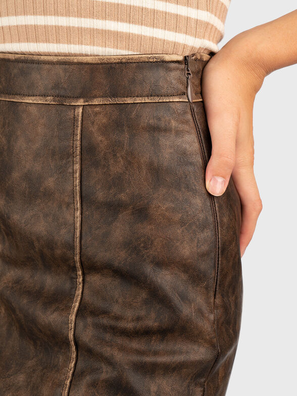 Mini skirt with accent edges - 3