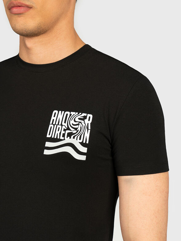 Slim fit t-shirt with attractive print - 2