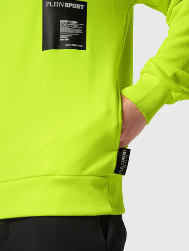 Sweatshirt with contrasting patch - 4