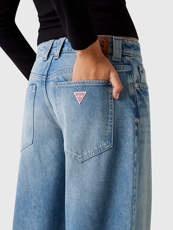 Jeans with worn effect and logo - 3