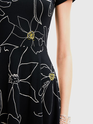 Black dress with floral print - 4