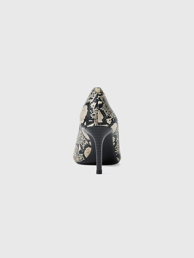 Leather high-heeled shoes with an animal print  - 4