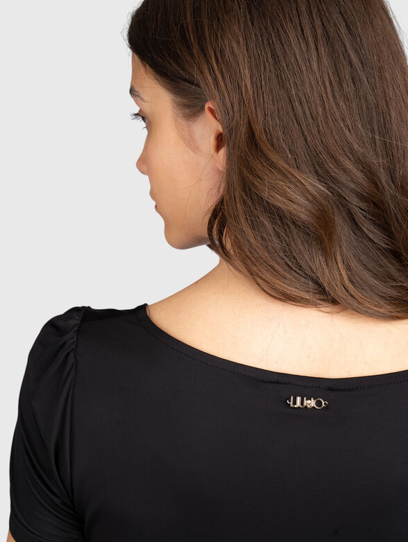 Blouse with V-shaped neckline - 3