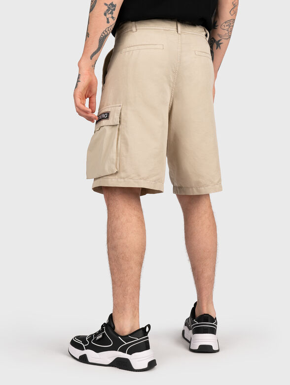 Begie shorts with logo accent pocket - 2