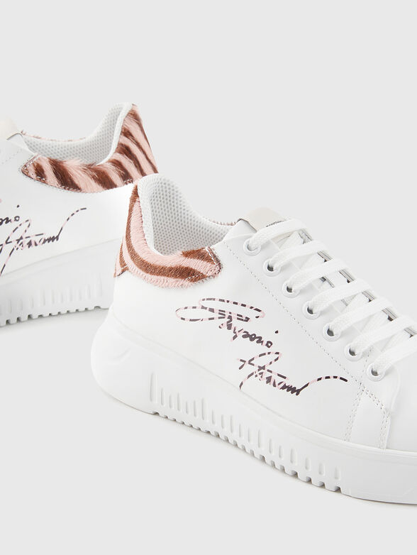 Sports shoes with animal detail - 3