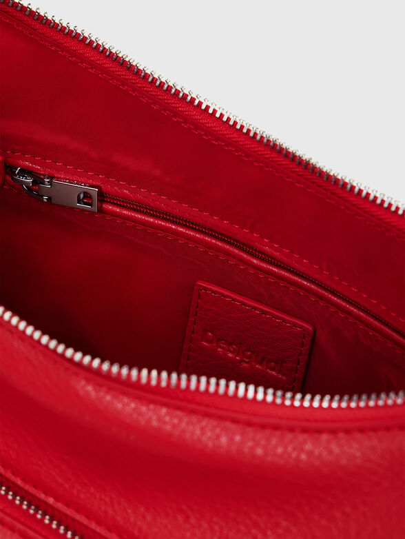 Red bag with embossed logo - 6