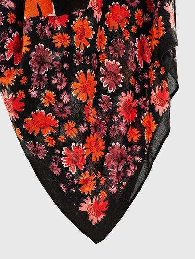 Scarf with floral accents  - 5